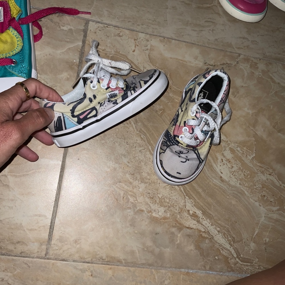 Vans peanuts snoopy sneakers 6 6c